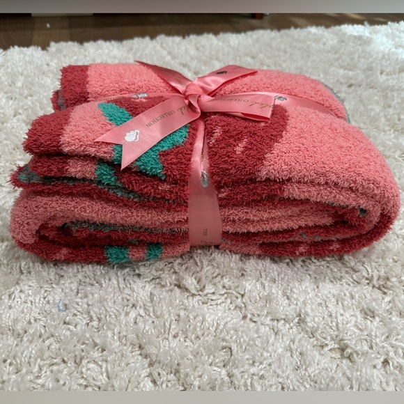 Madi Nelson limited edition The Styled Collection Strawberry print blanket 🍓 ✨ - Picture 3 of 4
